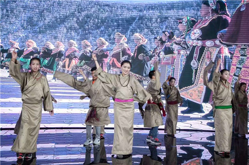 2015春华秋实西部助学启动会暨慈善拍卖义卖会圆满结束 2015春华秋实西部助学启动会暨慈善拍卖义卖会圆满结束