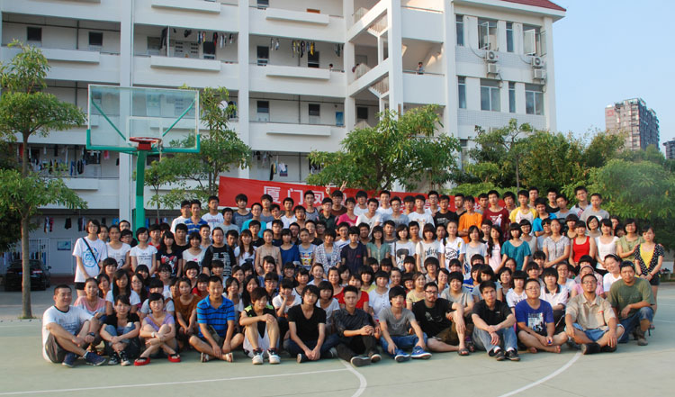 8f840c7ac3bb55bfbe5b8e7a7c19d4b2.jpg 京凯艺术学校往届学生合影留2.jpg