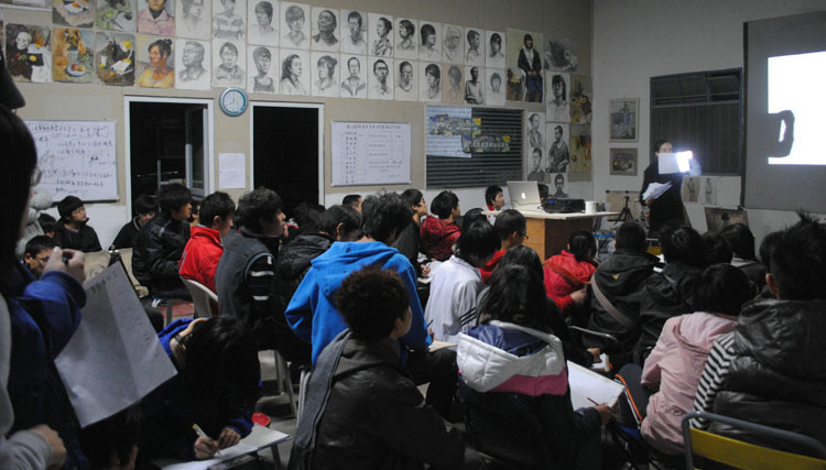 859bf8b1f7e9982897228dc5f6b2a8a2.jpg 京凯艺术学校往届学生上课资.jpg