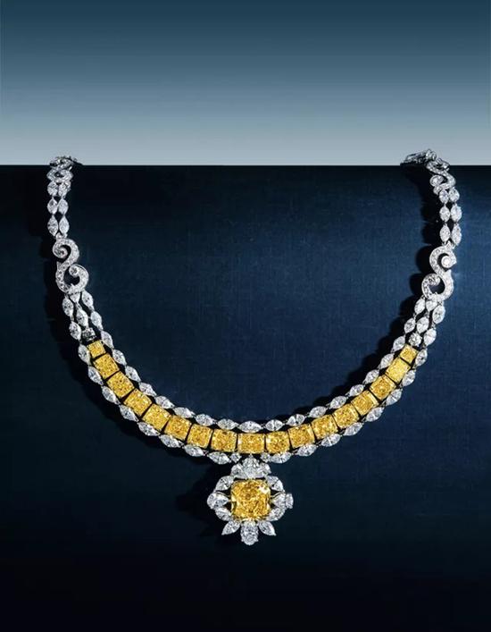 27.25克拉 彩黄色 钻石项链 　　成交价：RMB 3，335，000