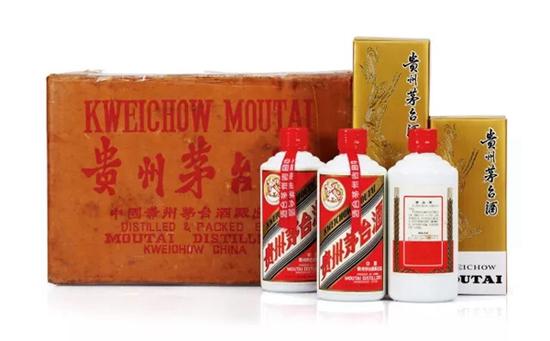 1993年贵州茅台酒（红皮/铁盖/原箱） 　　1箱（12瓶/ 箱） 375ml 　　成交价：RMB 310，500
